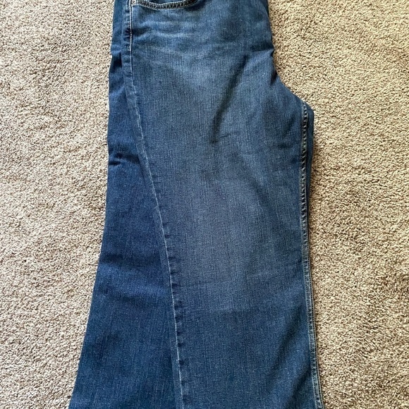 Lee Regular Fit Capri Mid Rise Jeans - Picture 4 of 9